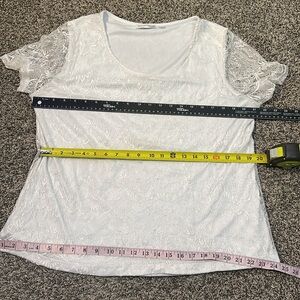 Womens top 1X White Lace Scoop Neck Blouse shirt